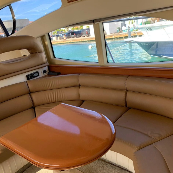 Azimut Luxury Yacht in Aruba 06
